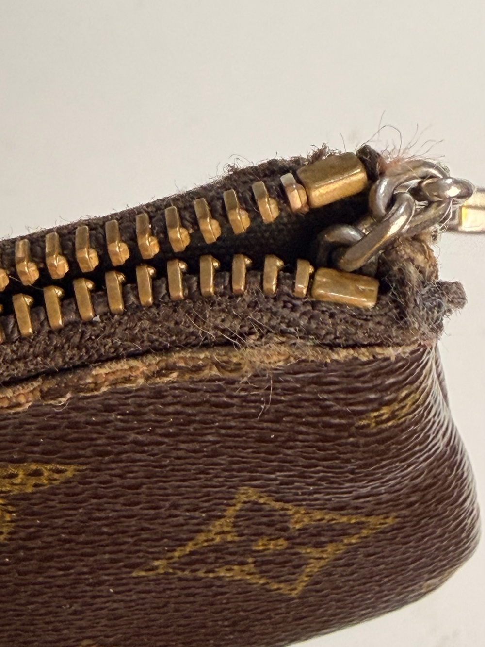 Louis Vuitton Vintage Key/Card Cles Pouch - Picture 11 of 13